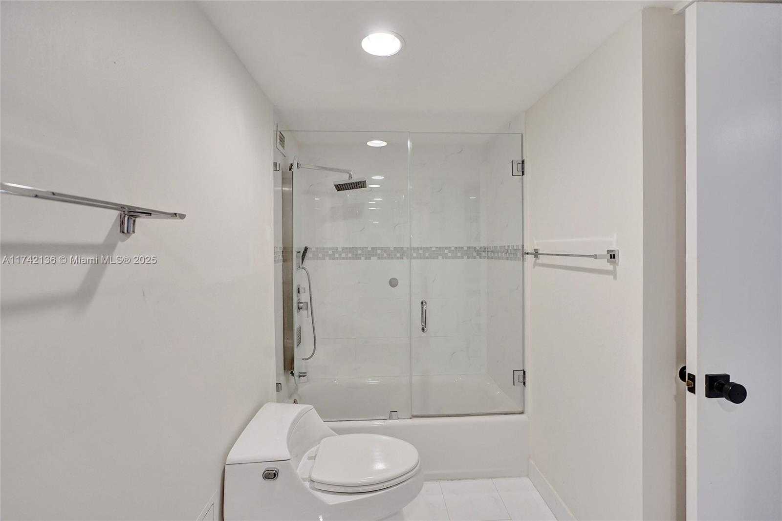 Small Image of 5600 COLLINS AVE #5C, Miami Beach Number 11