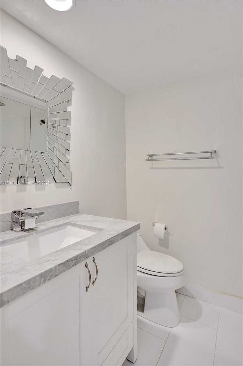 Small Image of 5600 COLLINS AVE #5C, Miami Beach Number 21