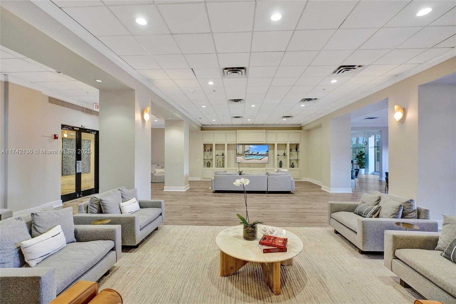 Small Image of 5600 COLLINS AVE #5C, Miami Beach Number 23