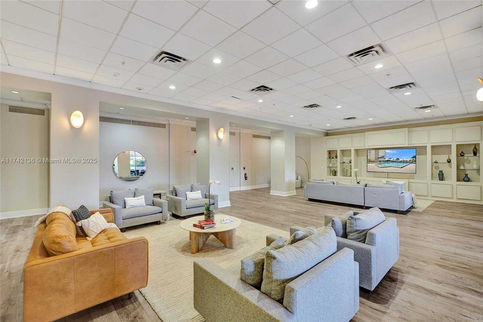 Small Image of 5600 COLLINS AVE #5C, Miami Beach Number 27