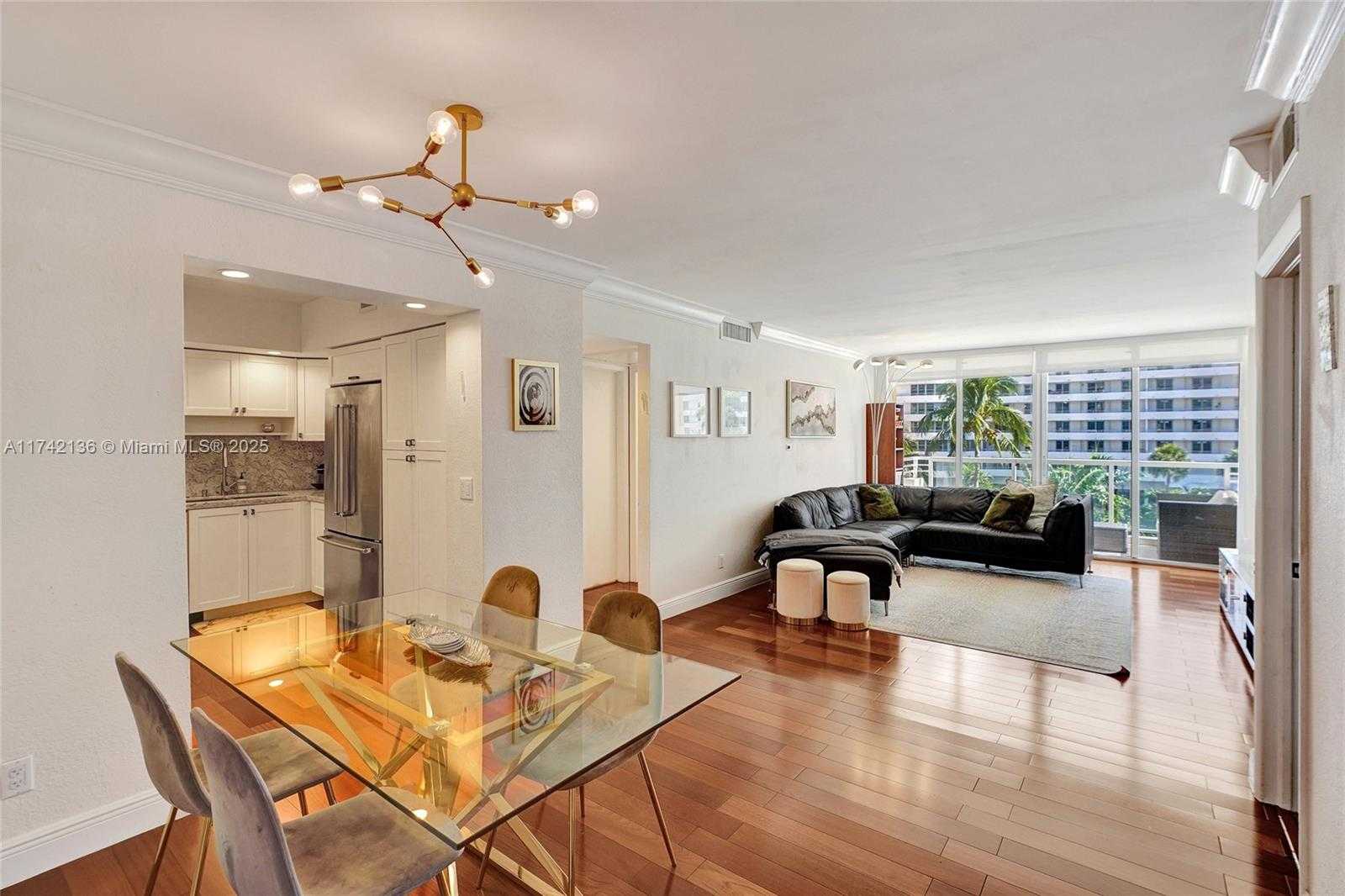 Small Image of 5600 COLLINS AVE #5C, Miami Beach Number 3