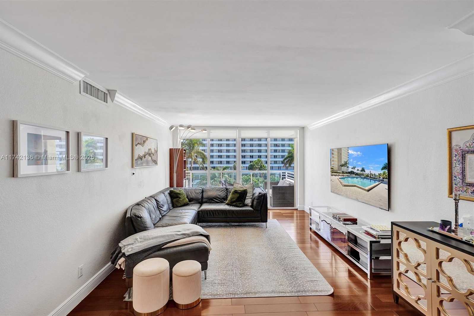 Small Image of 5600 COLLINS AVE #5C, Miami Beach Number 4