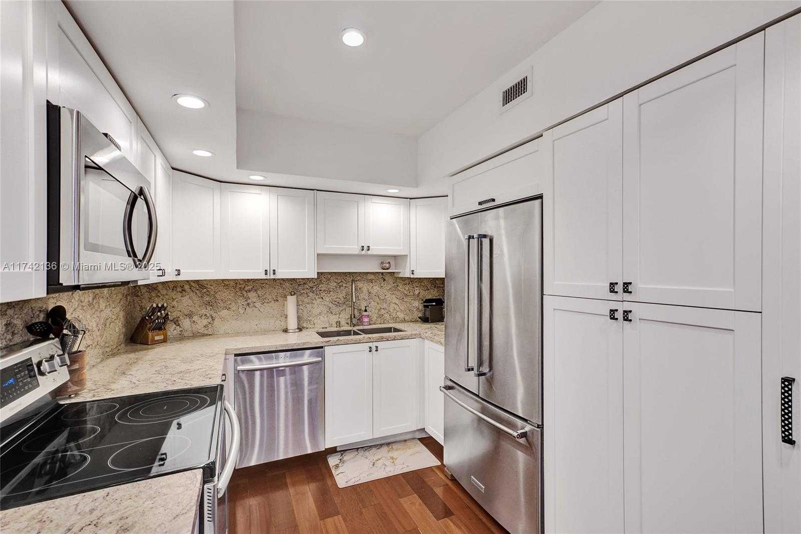 Small Image of 5600 COLLINS AVE #5C, Miami Beach Number 8