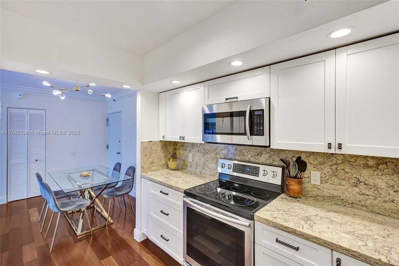 Small Image of 5600 COLLINS AVE #5C, Miami Beach Number 9