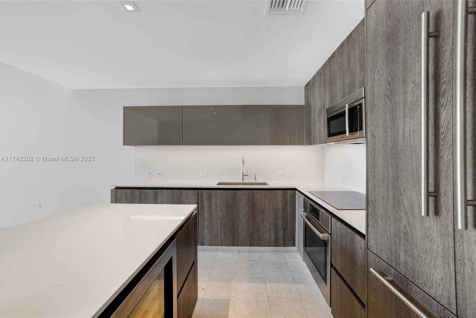 Small Image of 68 SOUTH EAST 6TH ST #2010, Miami Number 18