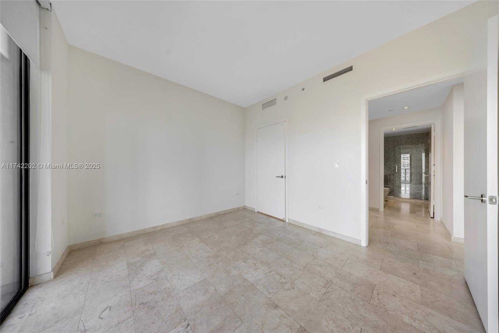 Small Image of 68 SOUTH EAST 6TH ST #2010, Miami Number 23