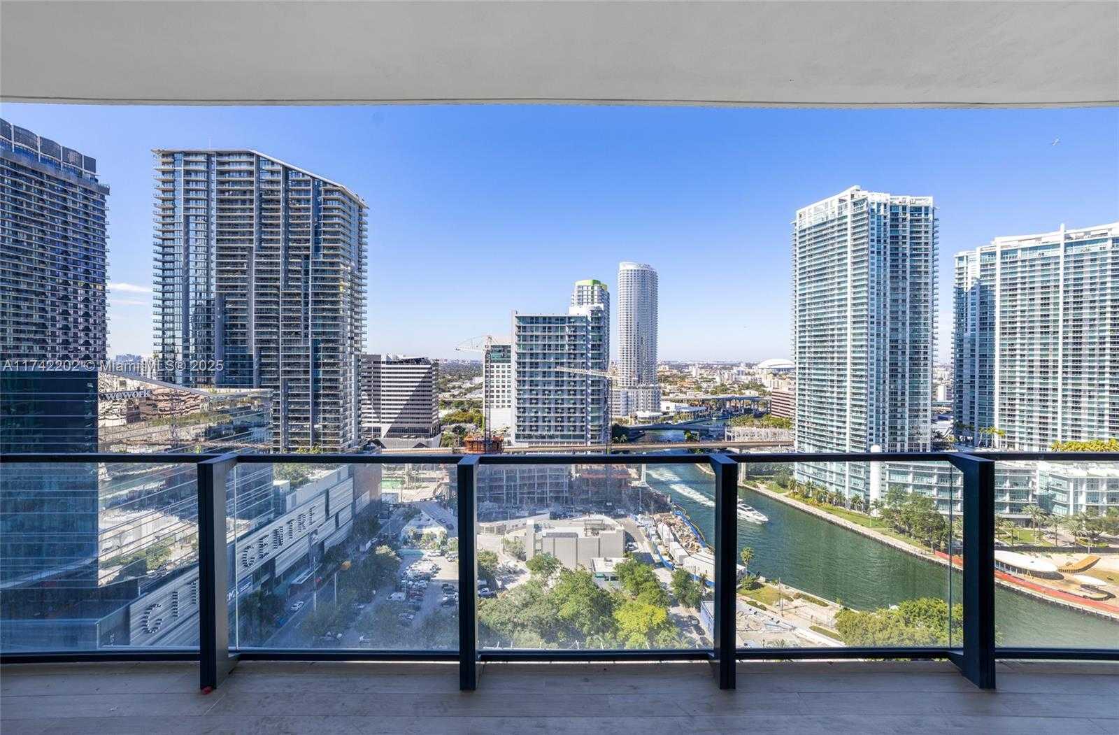 Small Image of 68 SOUTH EAST 6TH ST #2010, Miami Number 4
