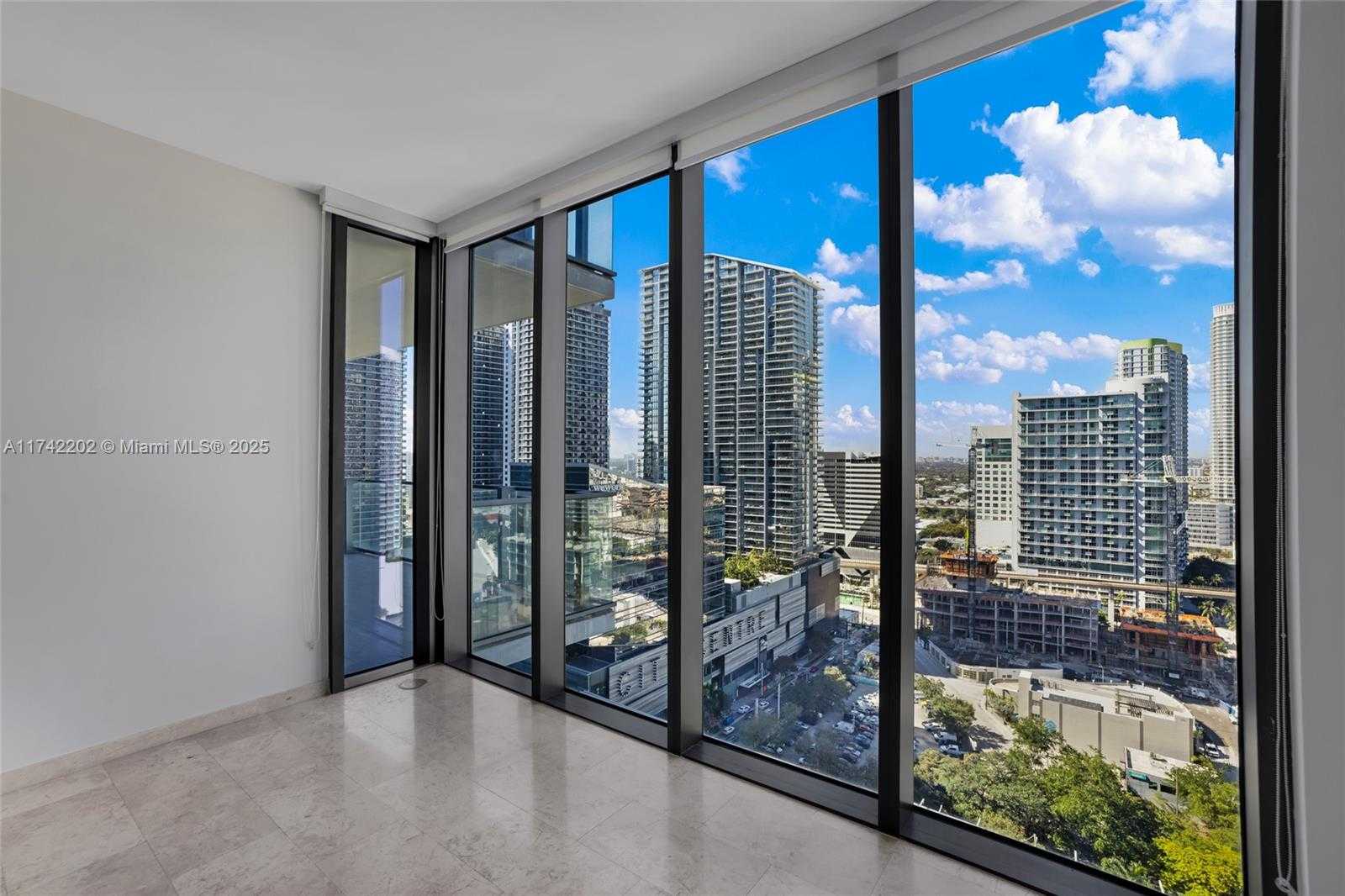 Small Image of 68 SOUTH EAST 6TH ST #2010, Miami Number 5