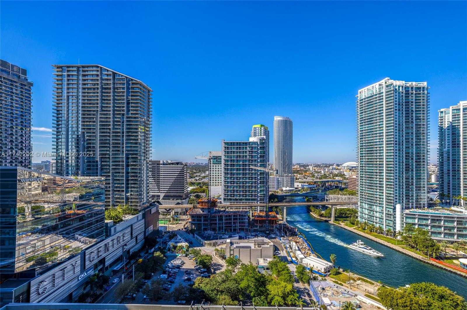 Small Image of 68 SOUTH EAST 6TH ST #2010, Miami Number 8