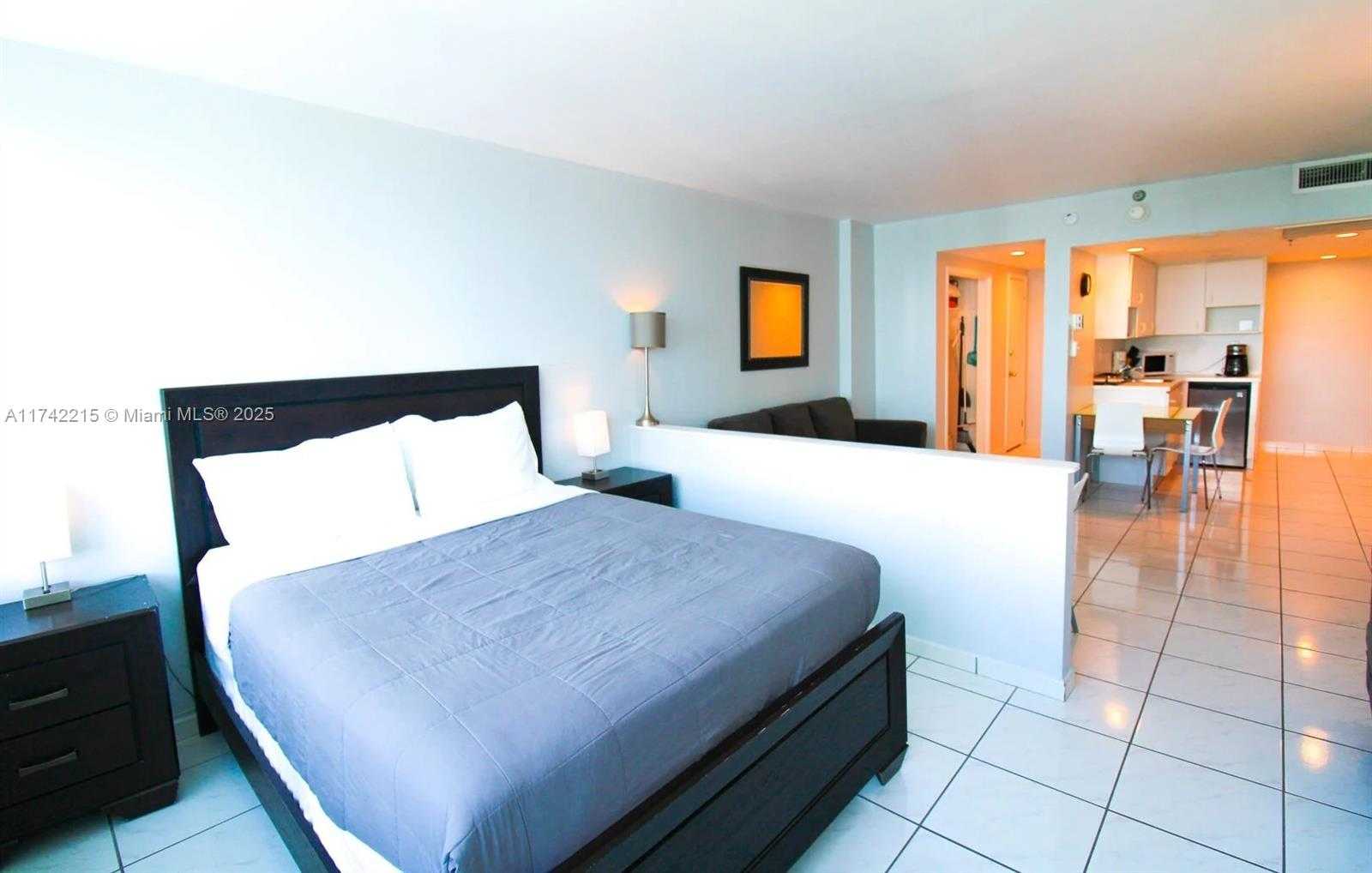 Small Image of 5445 COLLINS AVE #1221, Miami Beach Number 2