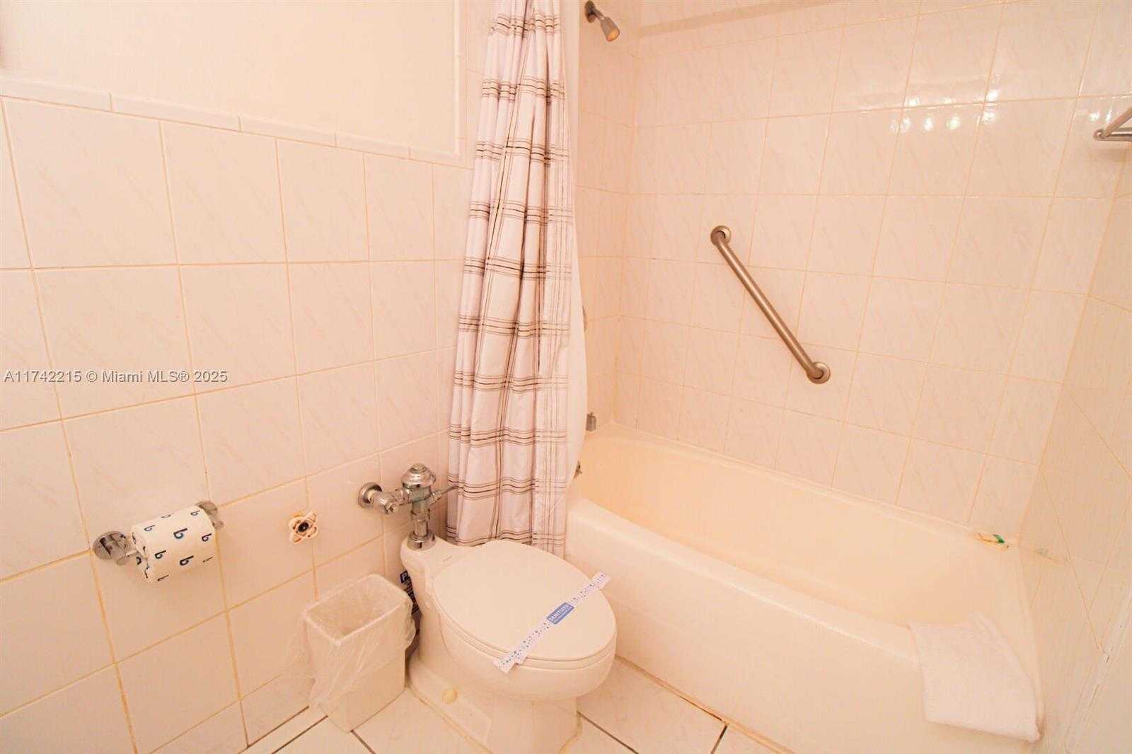 Small Image of 5445 COLLINS AVE #1221, Miami Beach Number 3