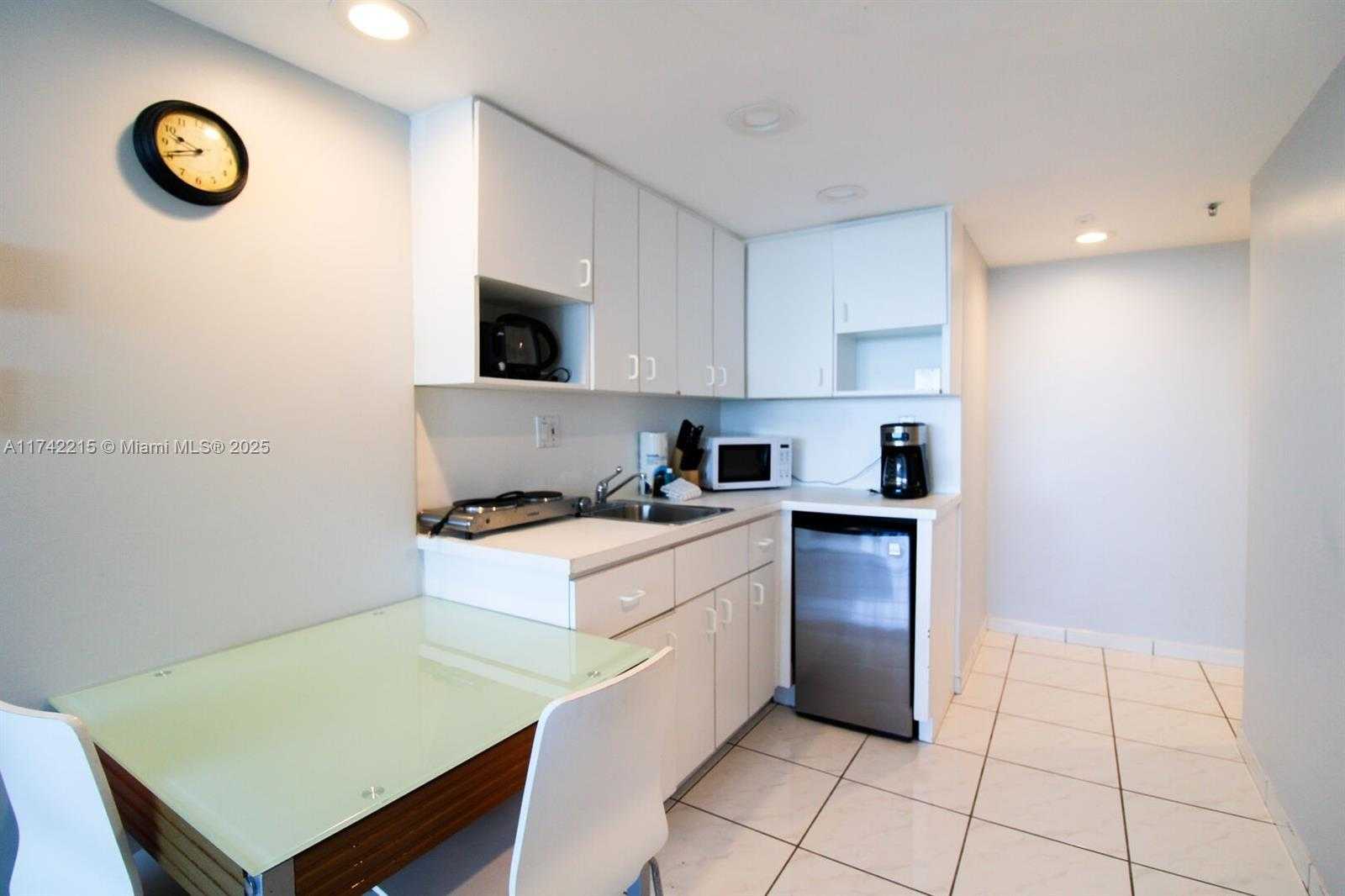Small Image of 5445 COLLINS AVE #1221, Miami Beach Number 4