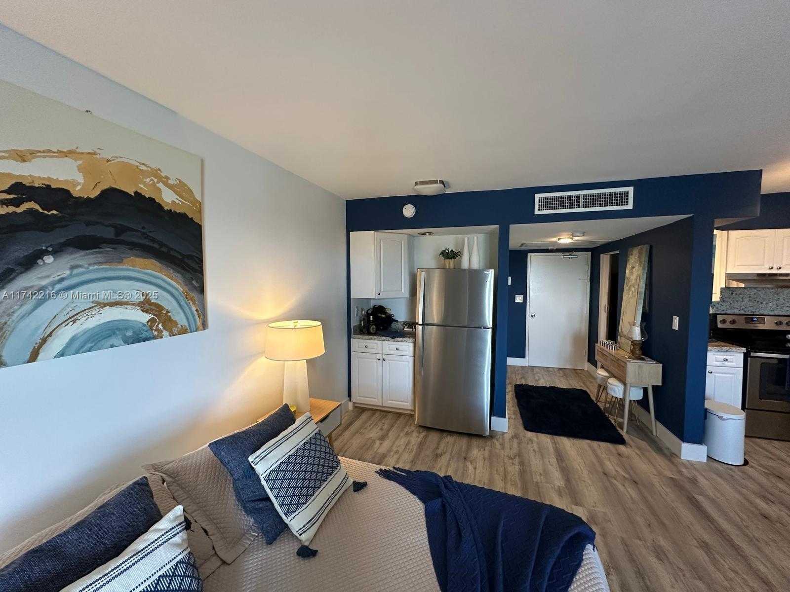 Small Image of 5401 COLLINS AVE #922, Miami Beach Number 15