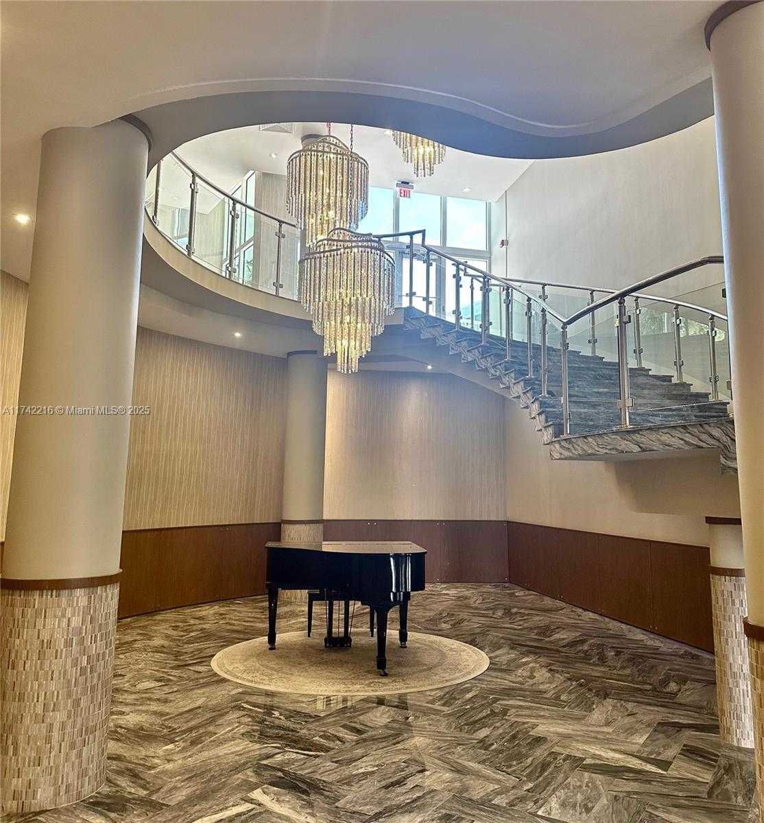 Small Image of 5401 COLLINS AVE #922, Miami Beach Number 25