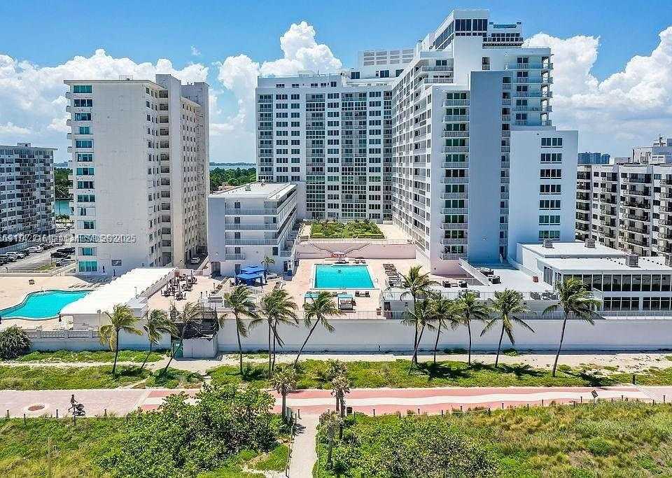 Small Image of 5401 COLLINS AVE #922, Miami Beach Number 3
