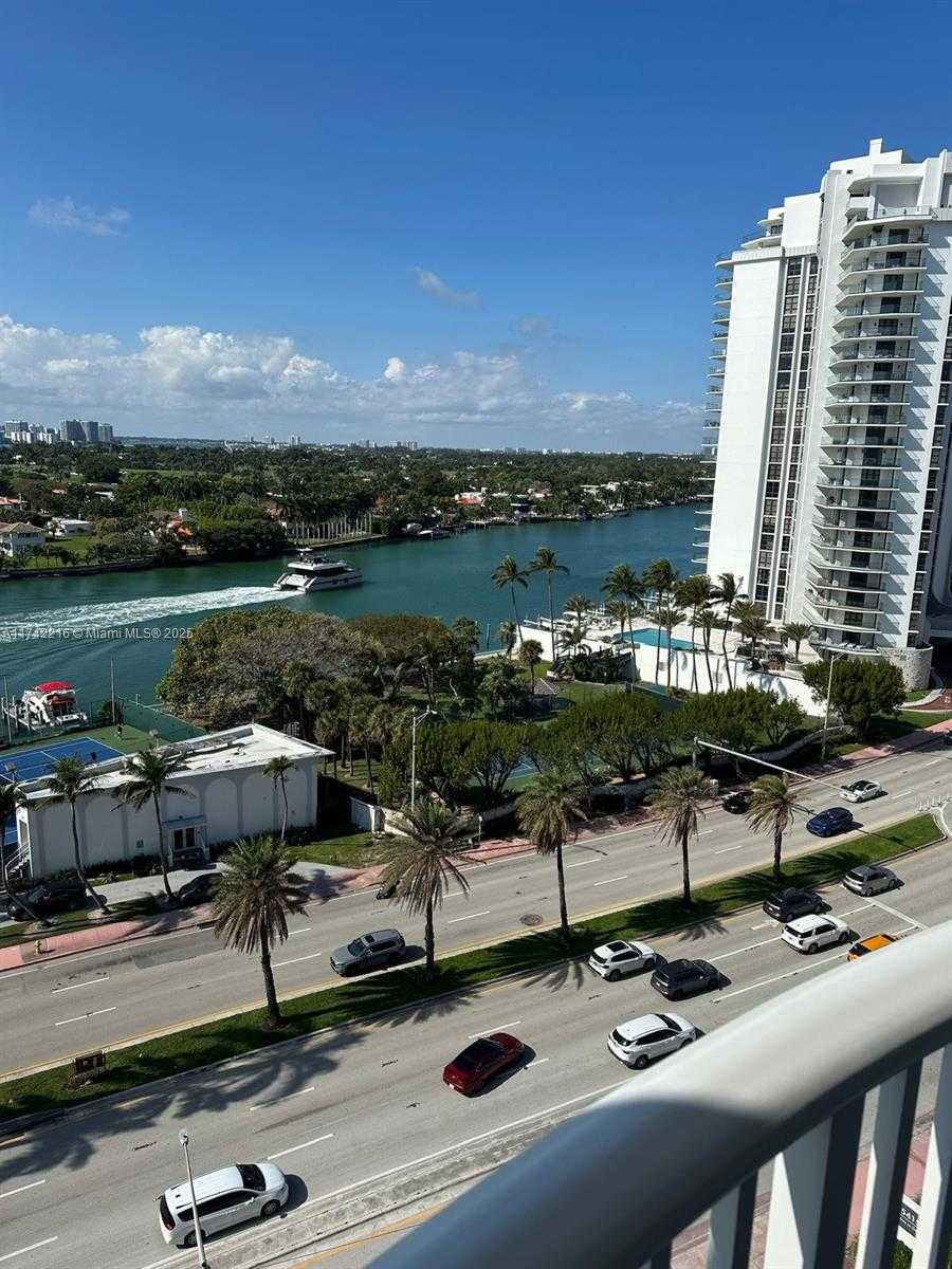 Small Image of 5401 COLLINS AVE #922, Miami Beach Number 4