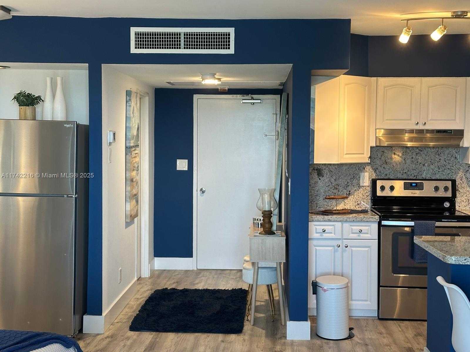 Small Image of 5401 COLLINS AVE #922, Miami Beach Number 9