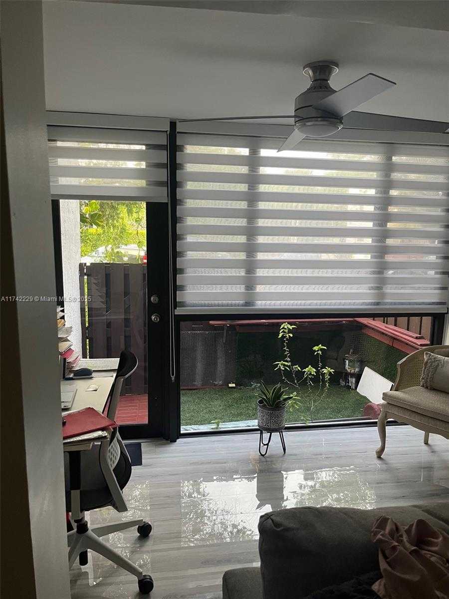 Small Image of 9433 Fontainebleau Blvd, Miami, FL 33172, USA Number 4