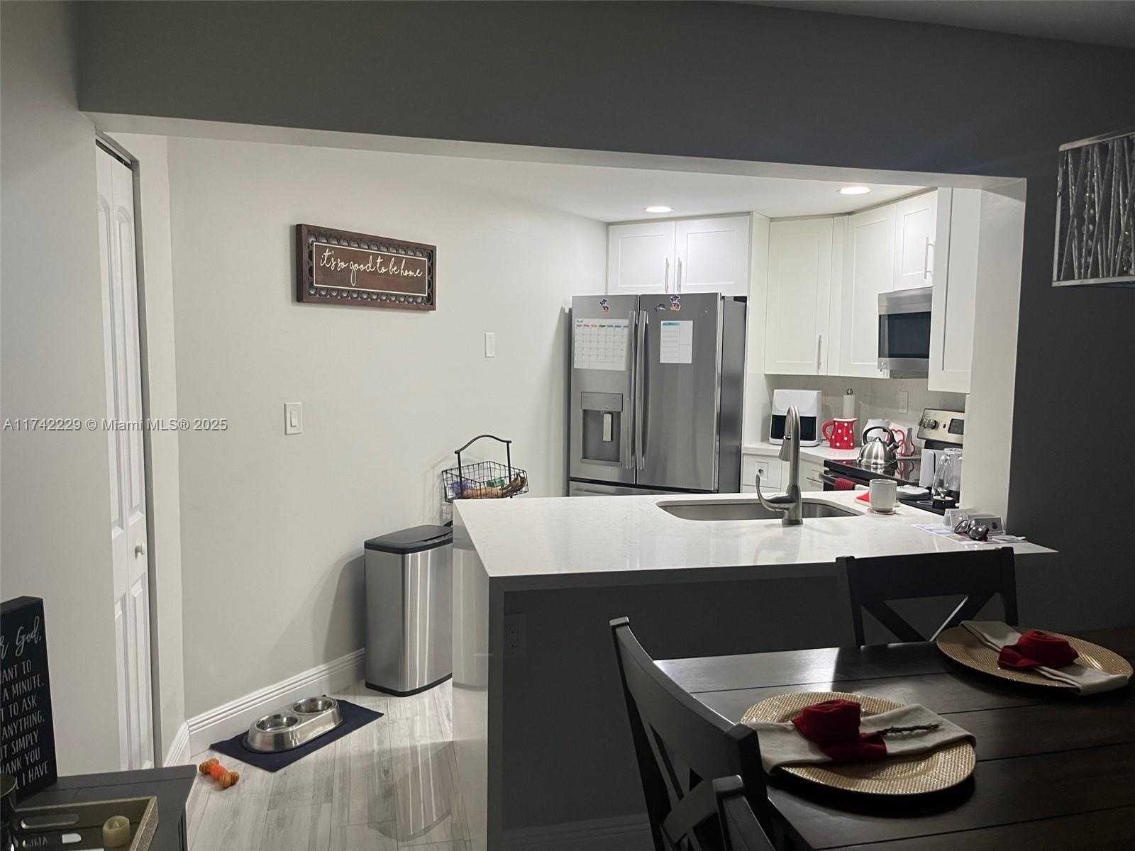 Small Image of 9433 Fontainebleau Blvd, Miami, FL 33172, USA Number 8