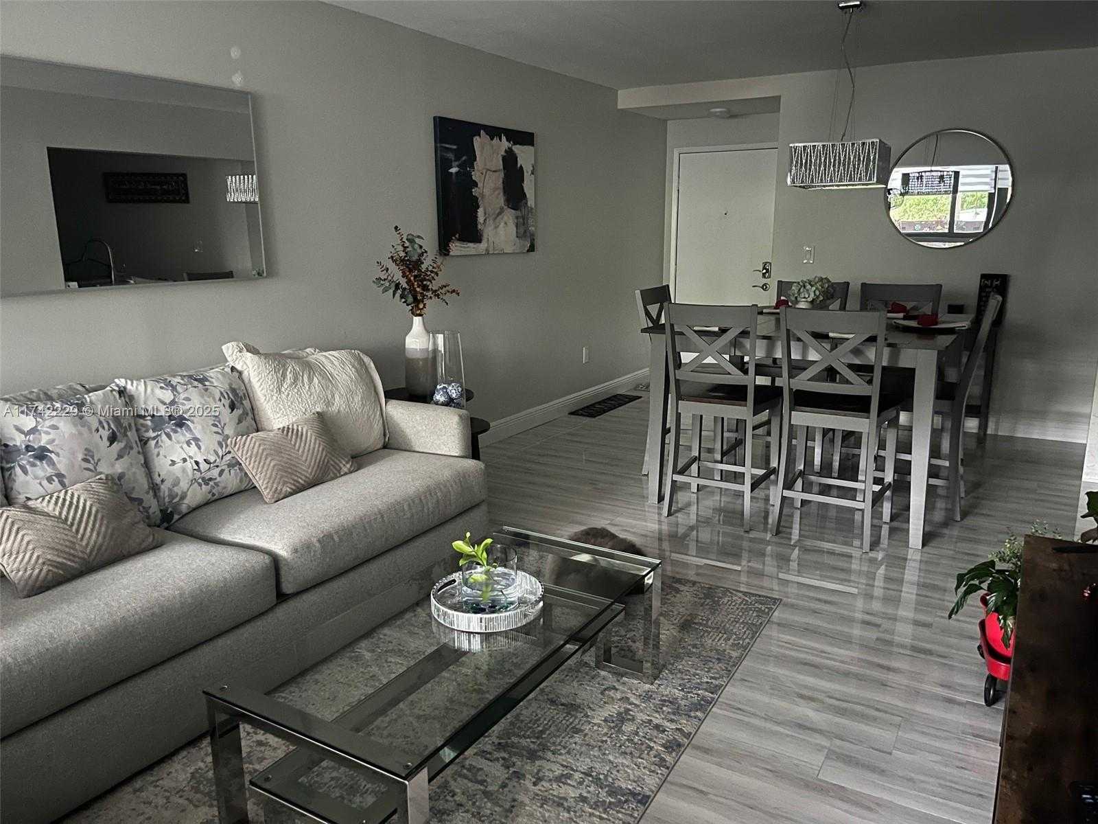 Small Image of 9433 Fontainebleau Blvd, Miami, FL 33172, USA Number 9