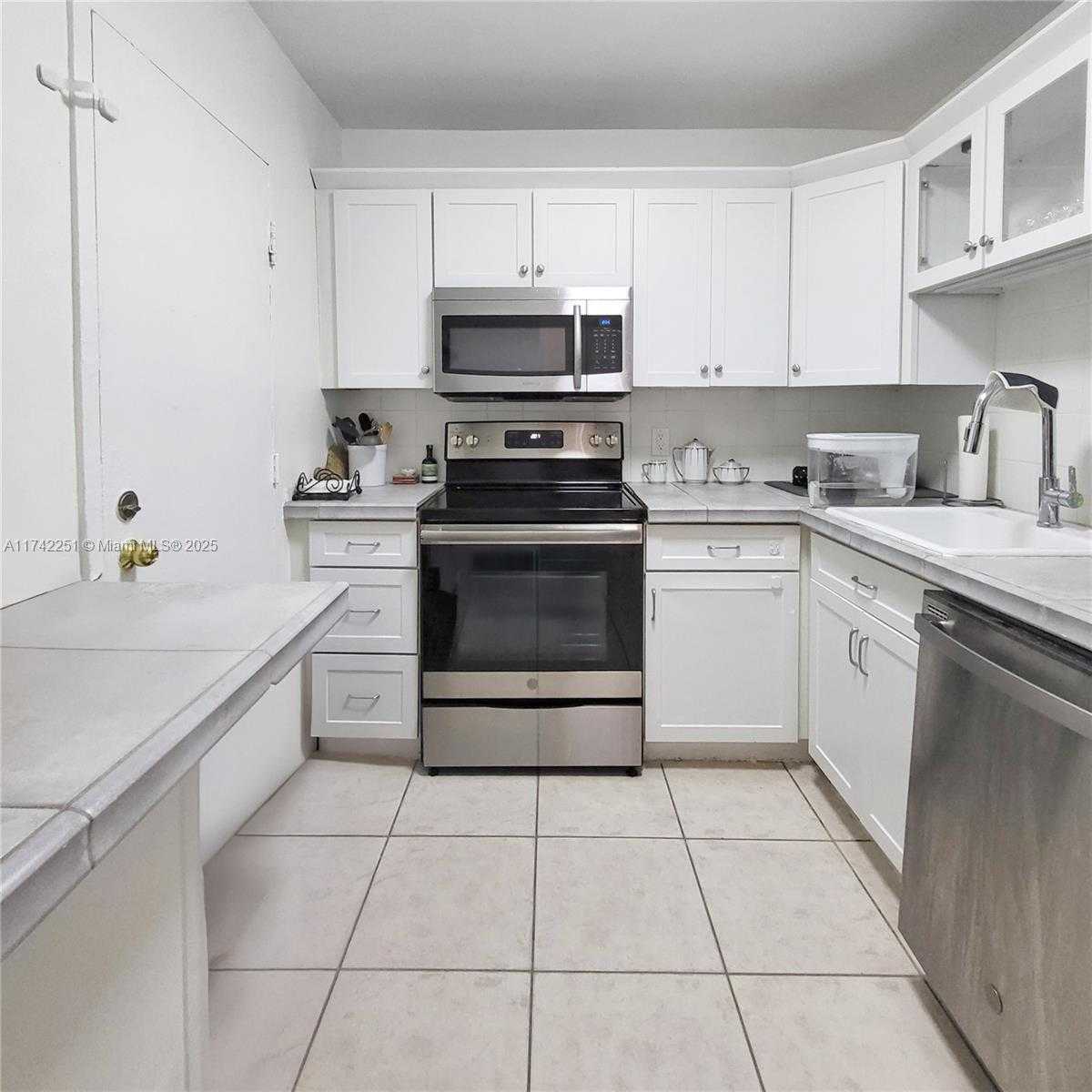 Small Image of 800 WEST AVE #240, Miami Beach Number 9