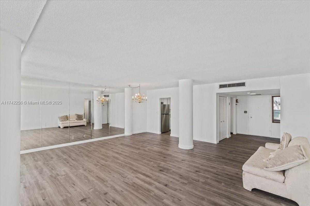 Small Image of 900 BAY DR #222, Miami Beach Number 15