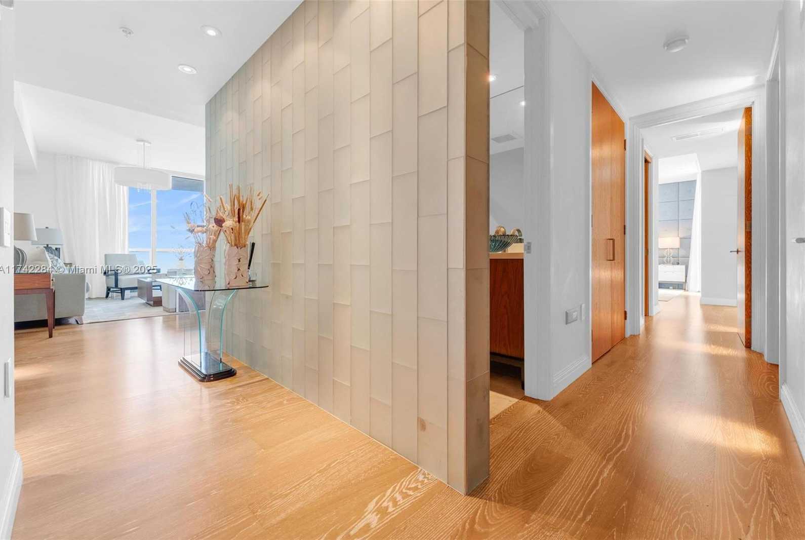 Small Image of 19400 TURNBERRY WAY #2011, Aventura Number 15