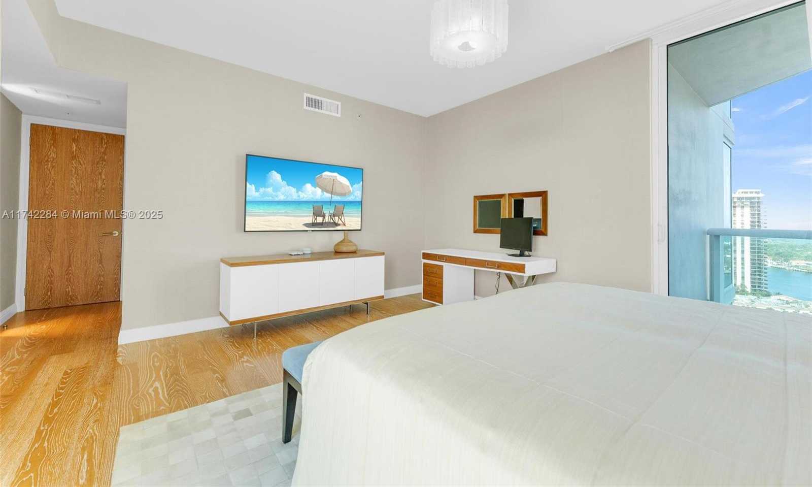 Small Image of 19400 TURNBERRY WAY #2011, Aventura Number 24