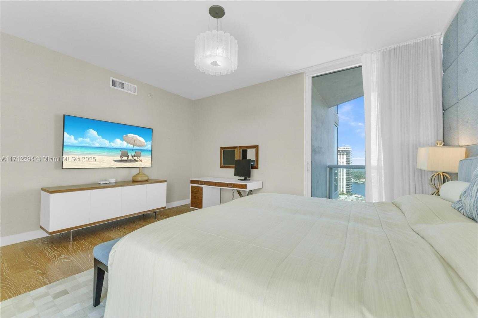 Small Image of 19400 TURNBERRY WAY #2011, Aventura Number 25
