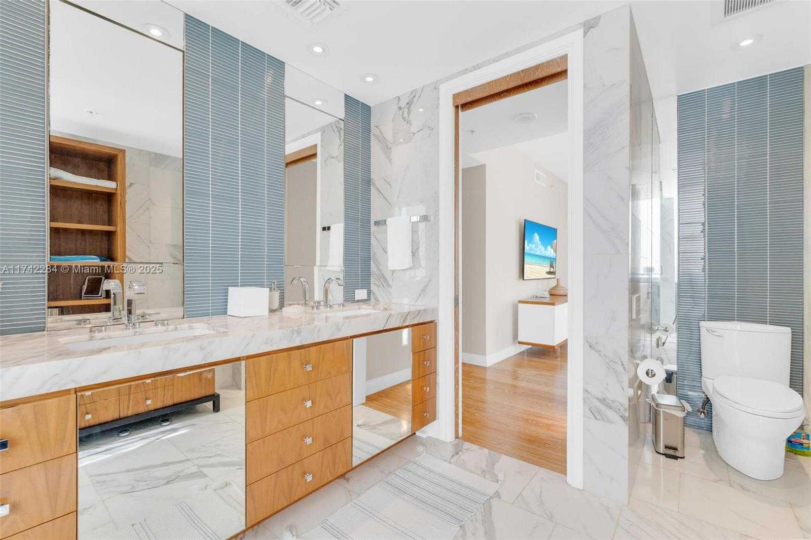 Small Image of 19400 TURNBERRY WAY #2011, Aventura Number 28