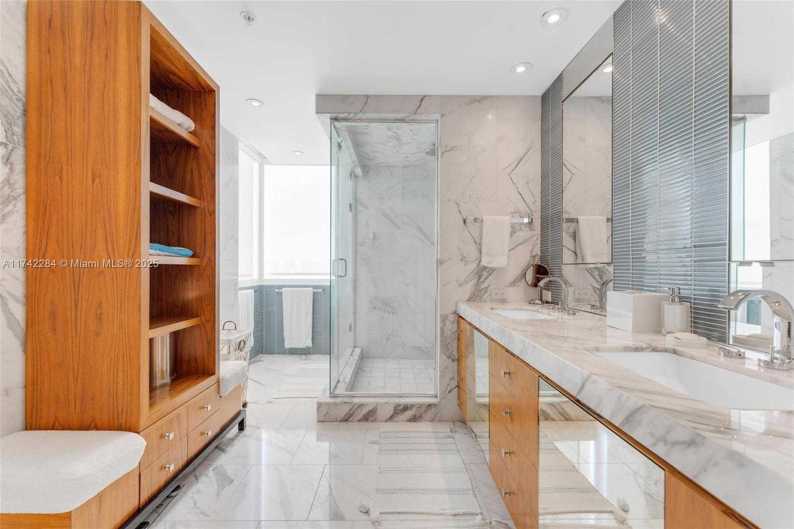 Small Image of 19400 TURNBERRY WAY #2011, Aventura Number 29