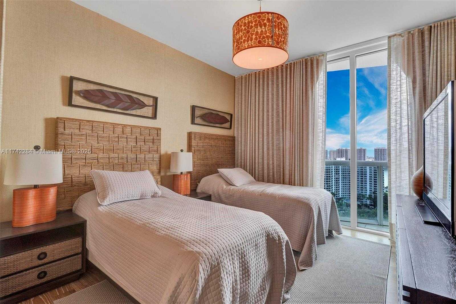 Small Image of 19400 TURNBERRY WAY #2011, Aventura Number 30