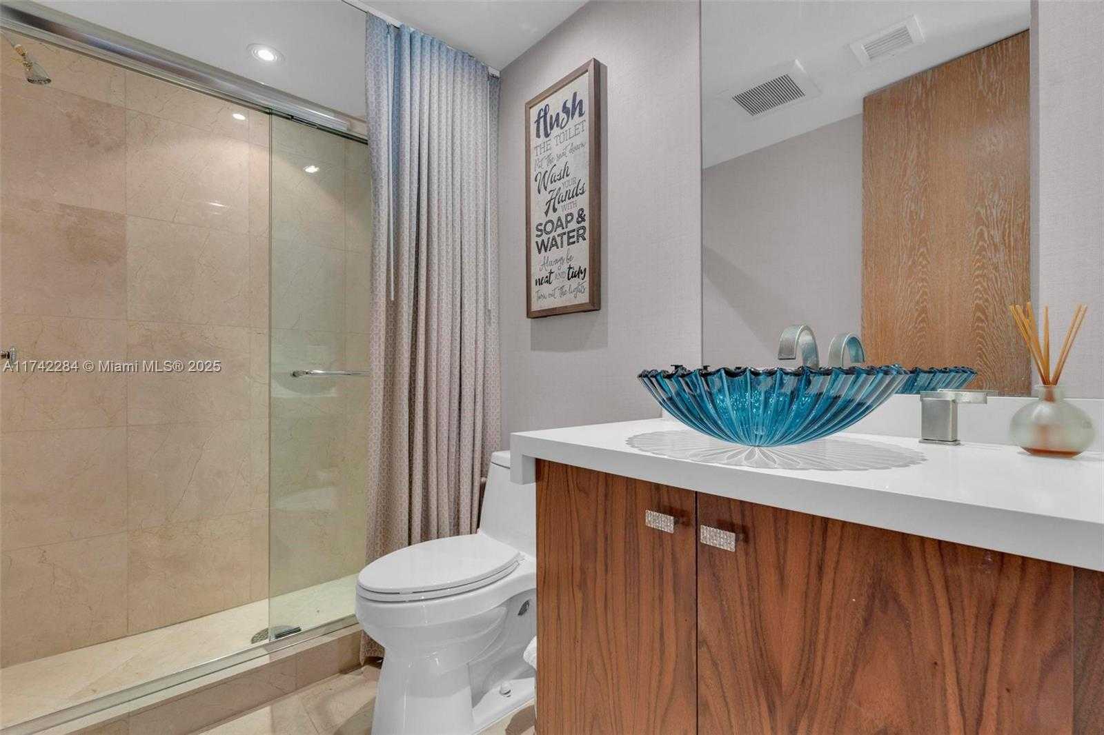 Small Image of 19400 TURNBERRY WAY #2011, Aventura Number 33