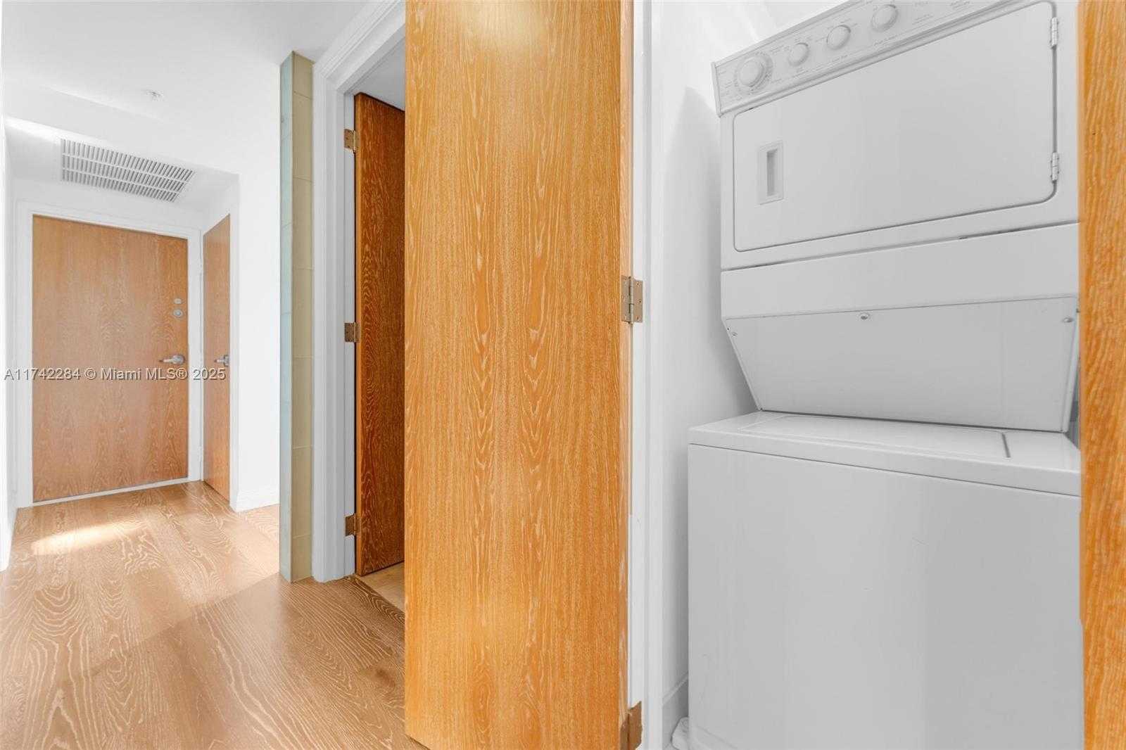Small Image of 19400 TURNBERRY WAY #2011, Aventura Number 36