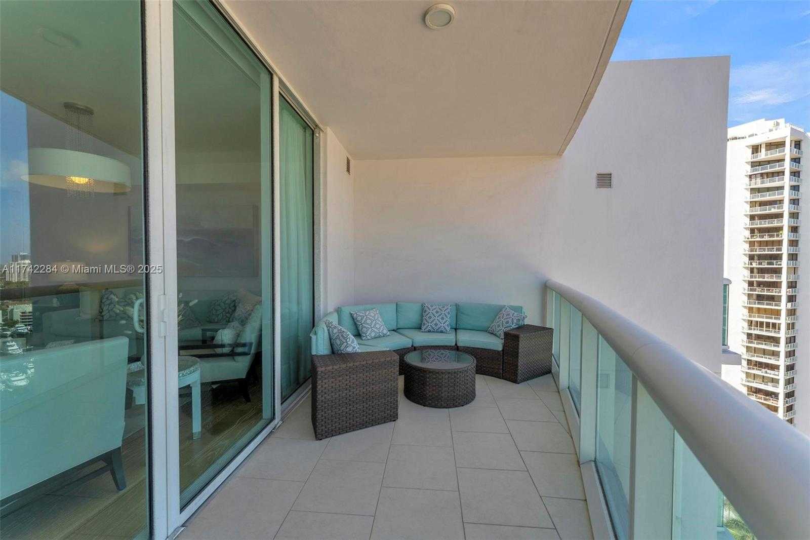 Small Image of 19400 TURNBERRY WAY #2011, Aventura Number 38
