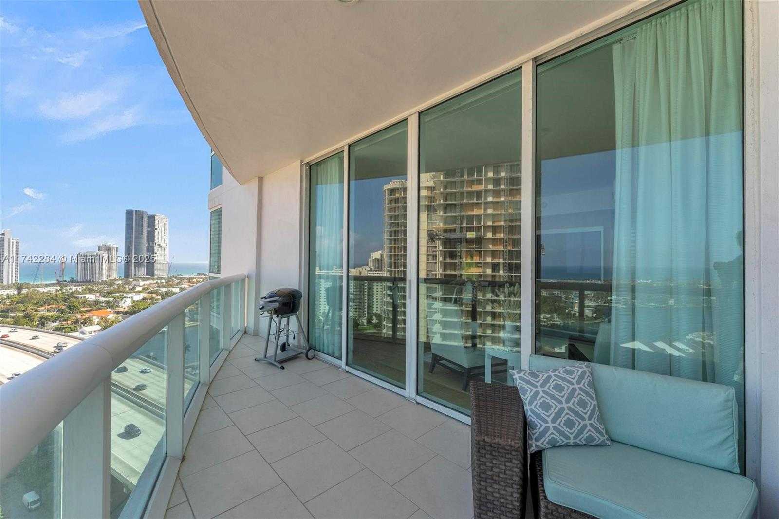 Small Image of 19400 TURNBERRY WAY #2011, Aventura Number 39