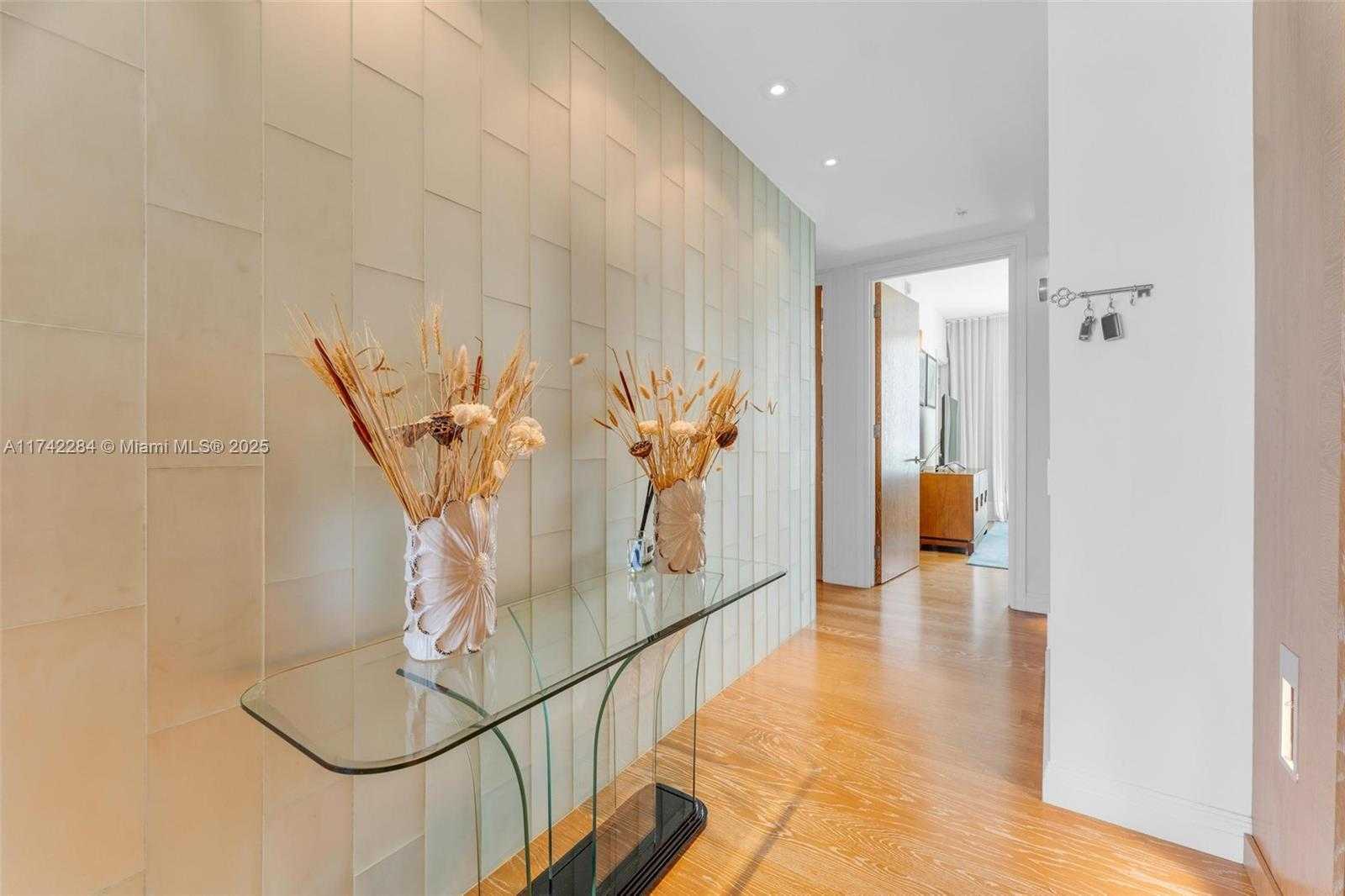 Small Image of 19400 TURNBERRY WAY #2011, Aventura Number 4