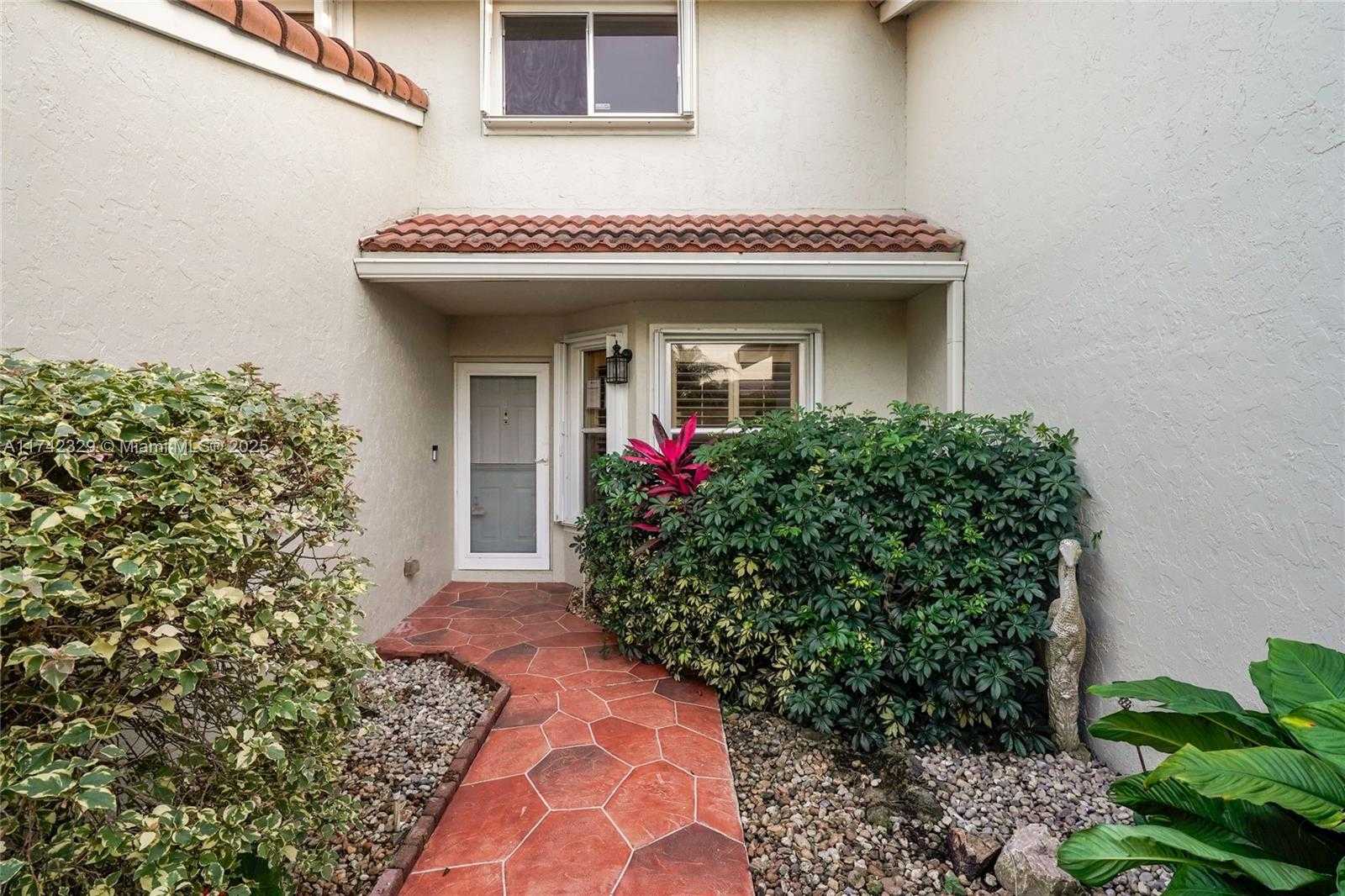 Small Image of 7490 SOUTH PINEWALK DR S #94-20, Margate Number 2
