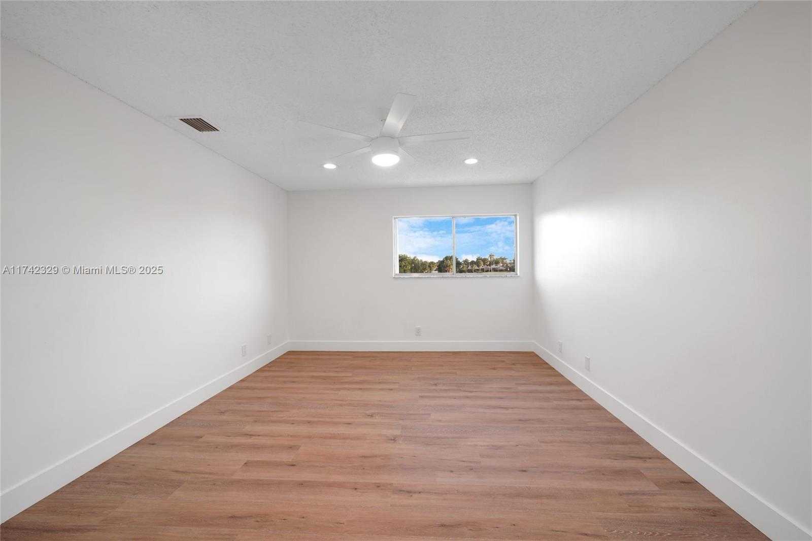 Small Image of 7490 SOUTH PINEWALK DR S #94-20, Margate Number 28