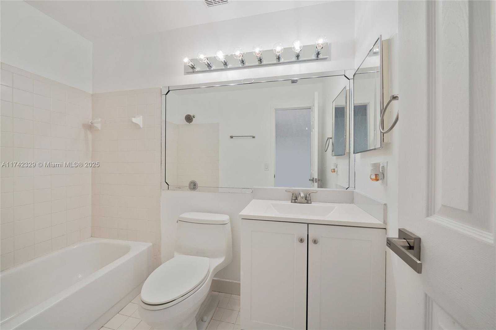Small Image of 7490 SOUTH PINEWALK DR S #94-20, Margate Number 33