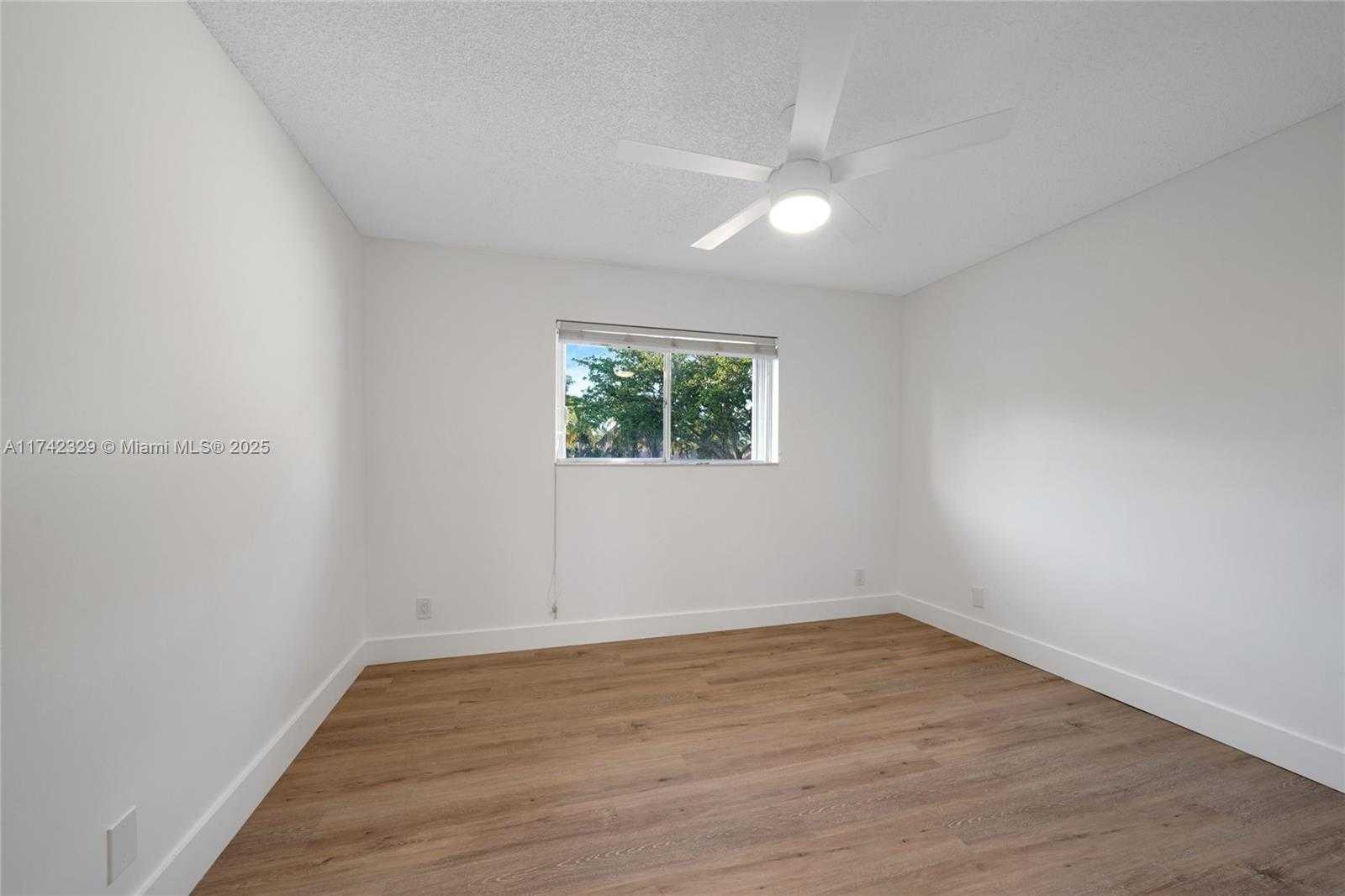 Small Image of 7490 SOUTH PINEWALK DR S #94-20, Margate Number 36