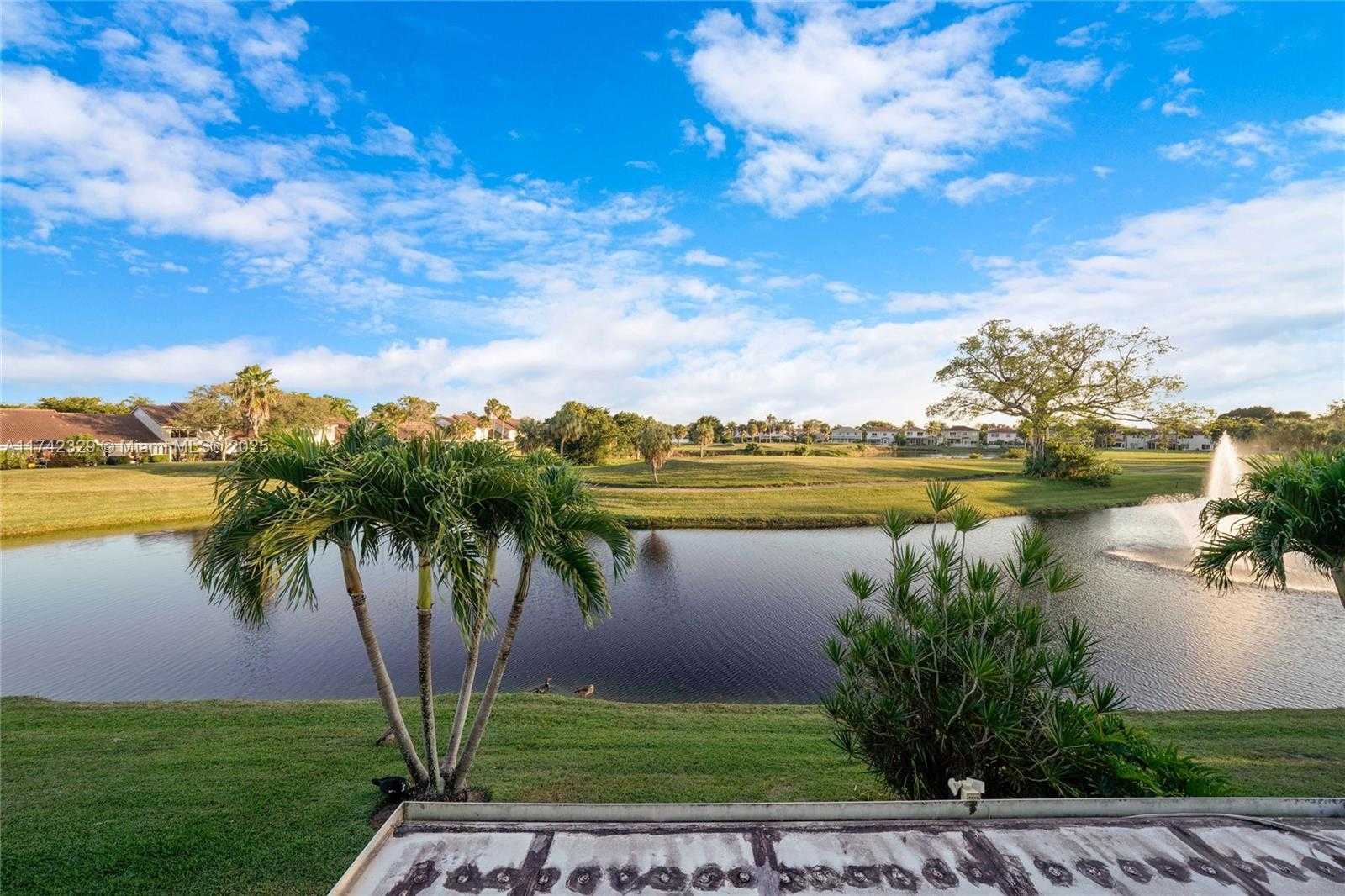 Small Image of 7490 SOUTH PINEWALK DR S #94-20, Margate Number 45