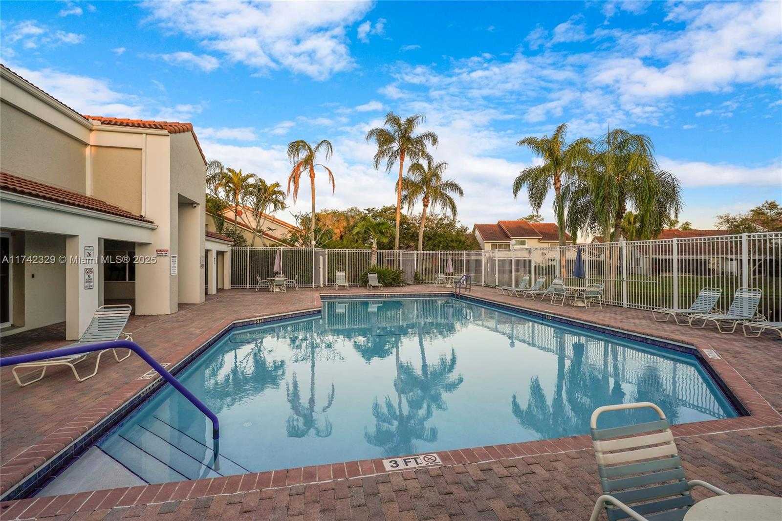 Small Image of 7490 SOUTH PINEWALK DR S #94-20, Margate Number 47