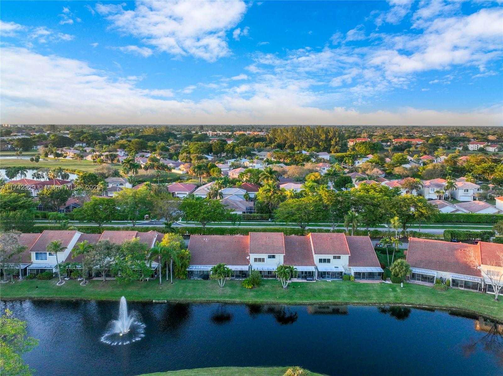 Small Image of 7490 SOUTH PINEWALK DR S #94-20, Margate Number 49