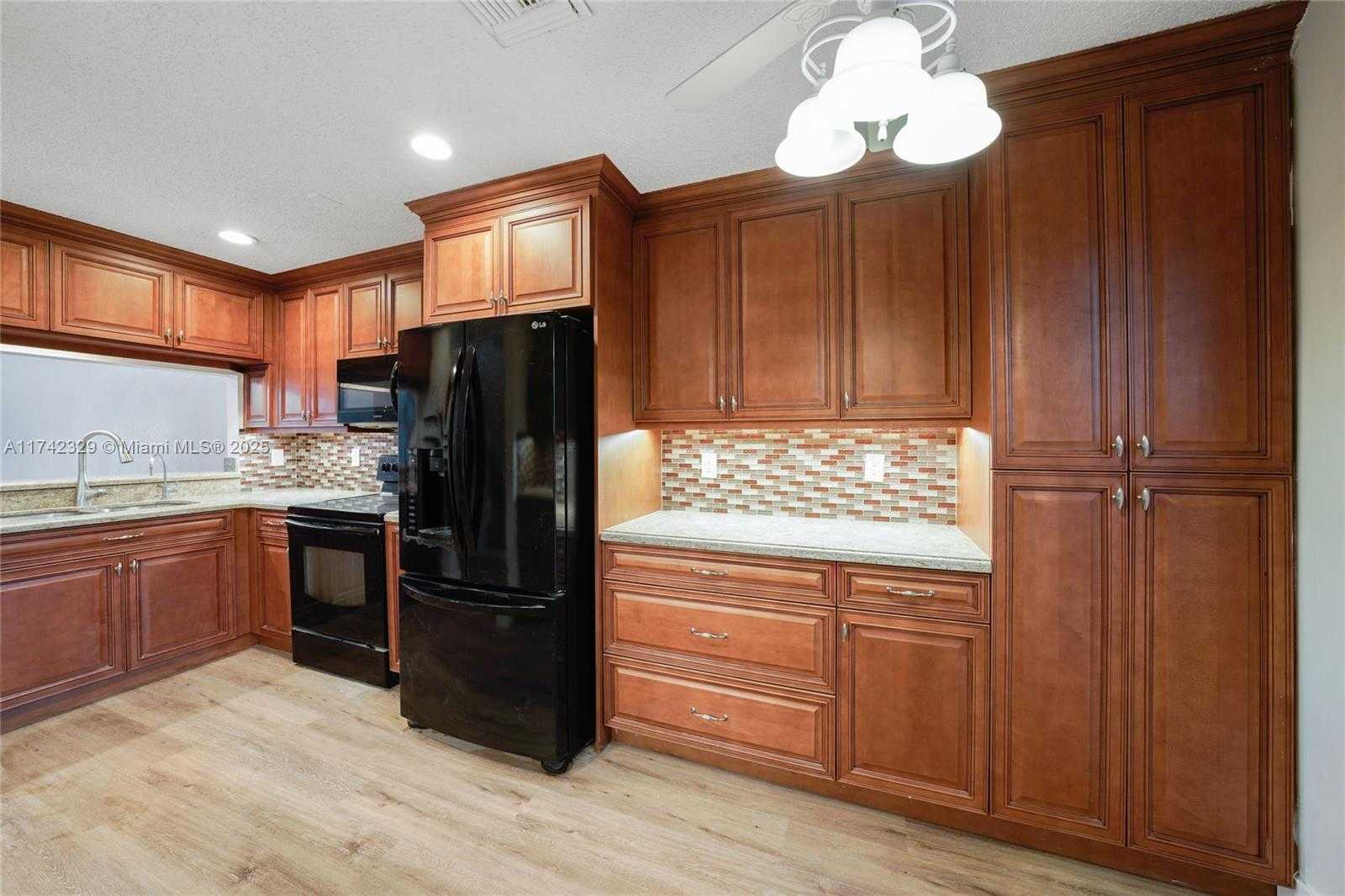 Small Image of 7490 SOUTH PINEWALK DR S #94-20, Margate Number 5