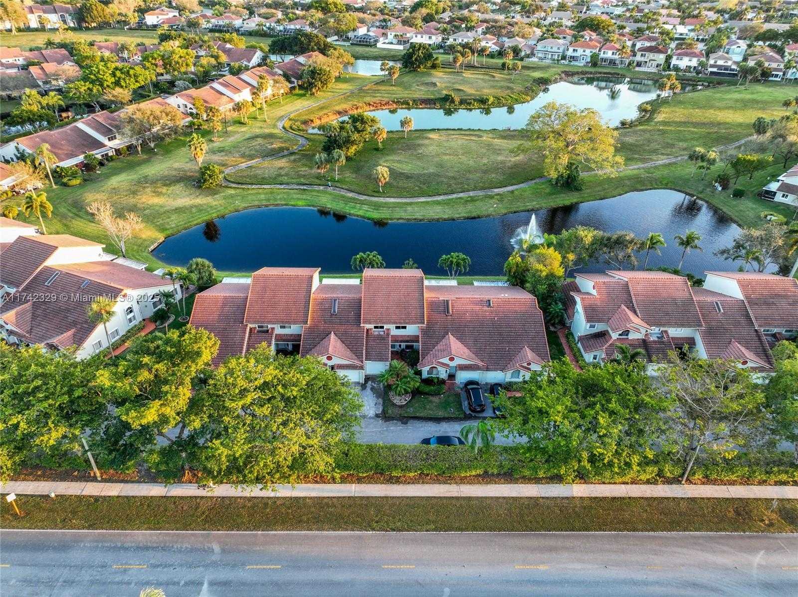 Small Image of 7490 SOUTH PINEWALK DR S #94-20, Margate Number 52