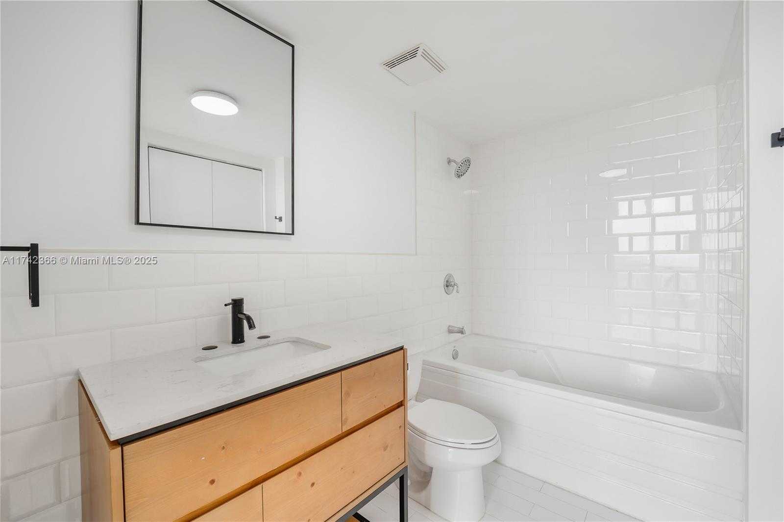Small Image of 690 SOUTH WEST 1ST CT #3117, Miami Number 13