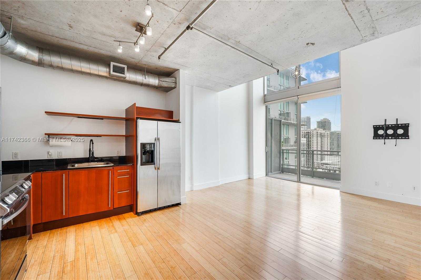 Small Image of 690 SOUTH WEST 1ST CT #3117, Miami Number 7