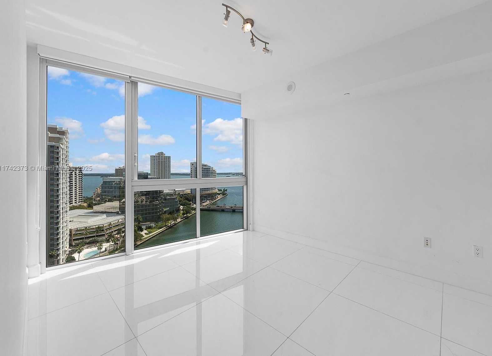 Small Image of 495 BRICKELL AVE #1801, Miami Number 10