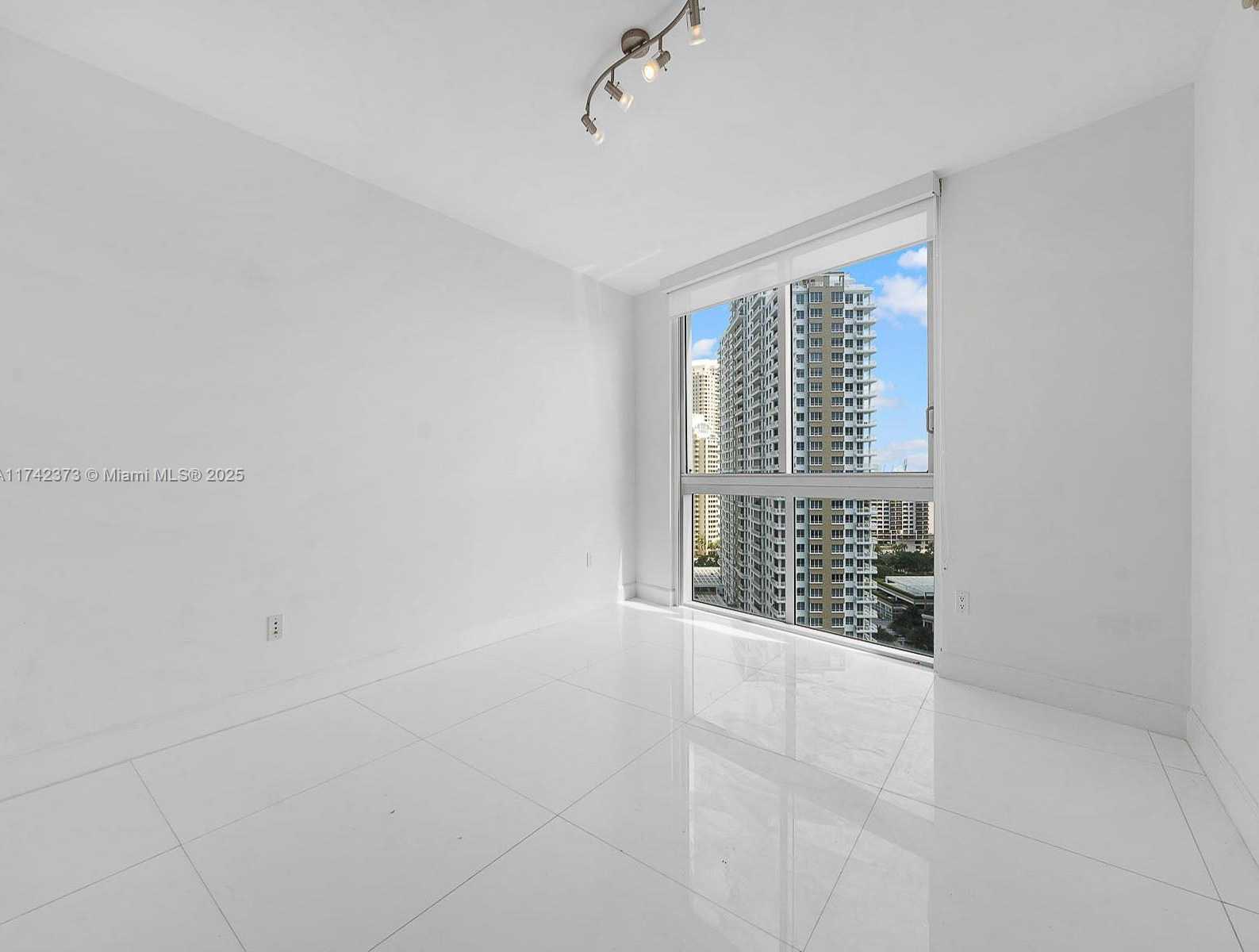 Small Image of 495 BRICKELL AVE #1801, Miami Number 12